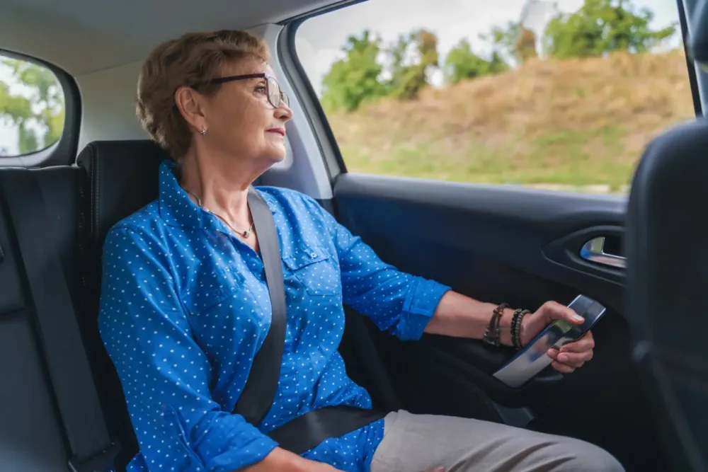 Personne agee voiture